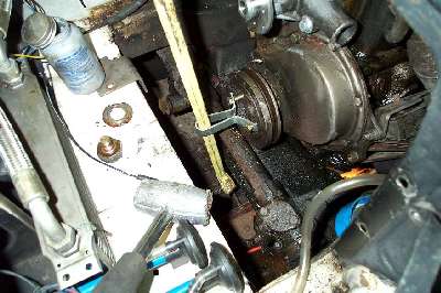 Prying off the crankshaft pulley