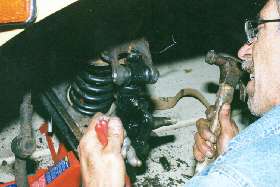 Bolting the upper trunion.