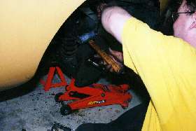 Hammering out the right upper trunnion bolt